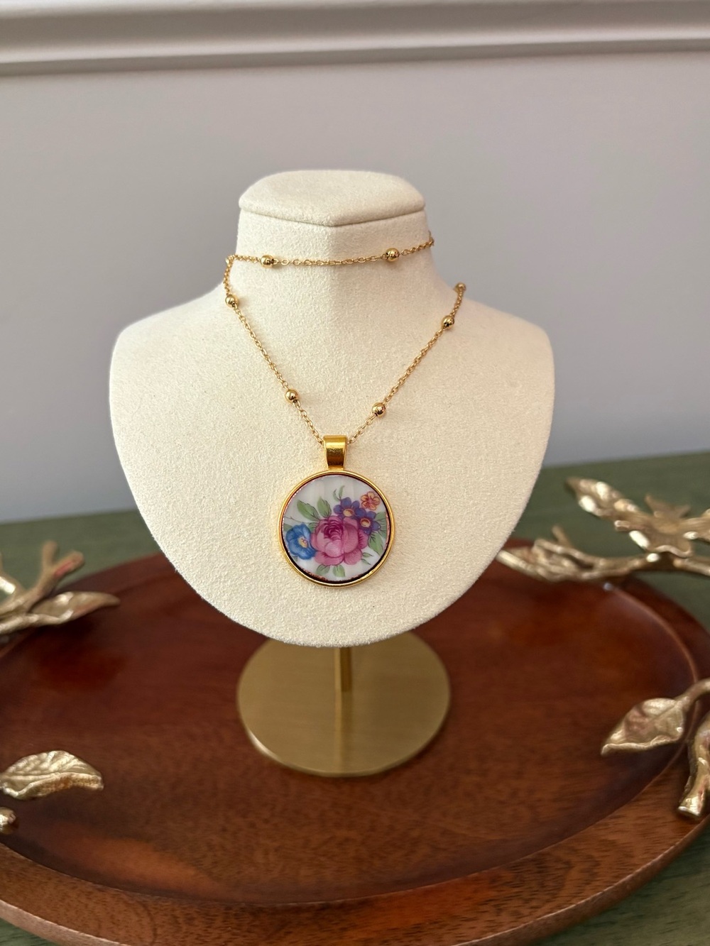 Lenox Pavlova Vintage China Necklace